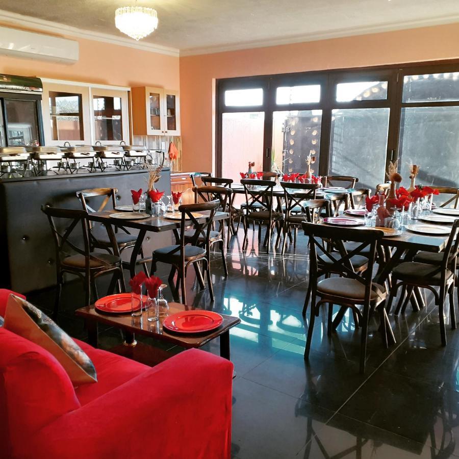 ווינדהוק Royal Castle Guest House מראה חיצוני תמונה
