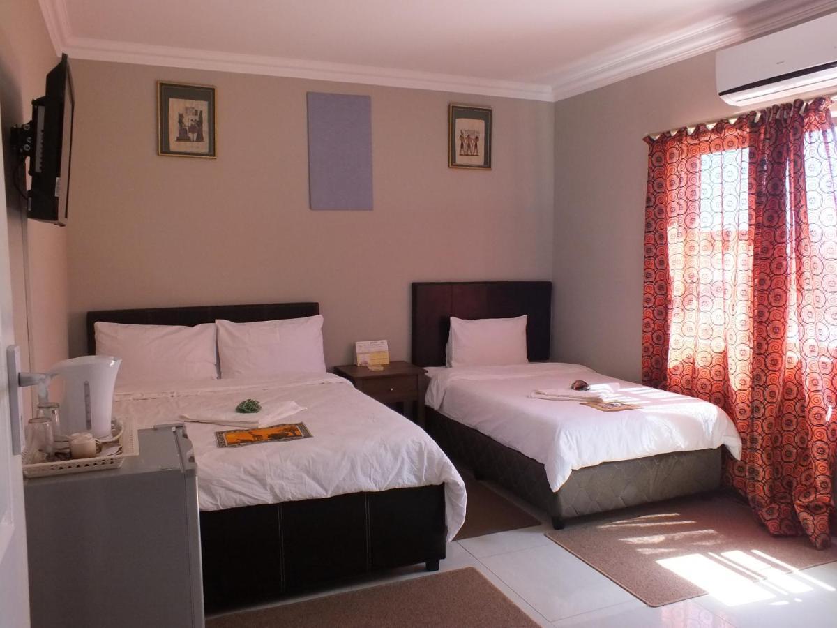ווינדהוק Royal Castle Guest House מראה חיצוני תמונה