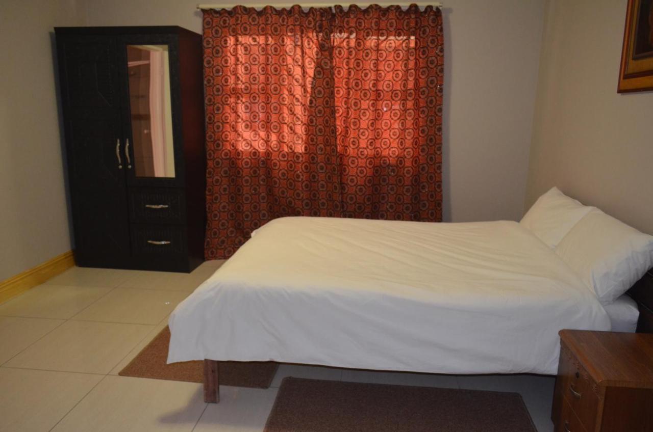 ווינדהוק Royal Castle Guest House מראה חיצוני תמונה