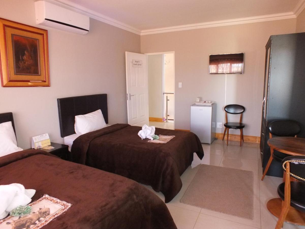 ווינדהוק Royal Castle Guest House מראה חיצוני תמונה
