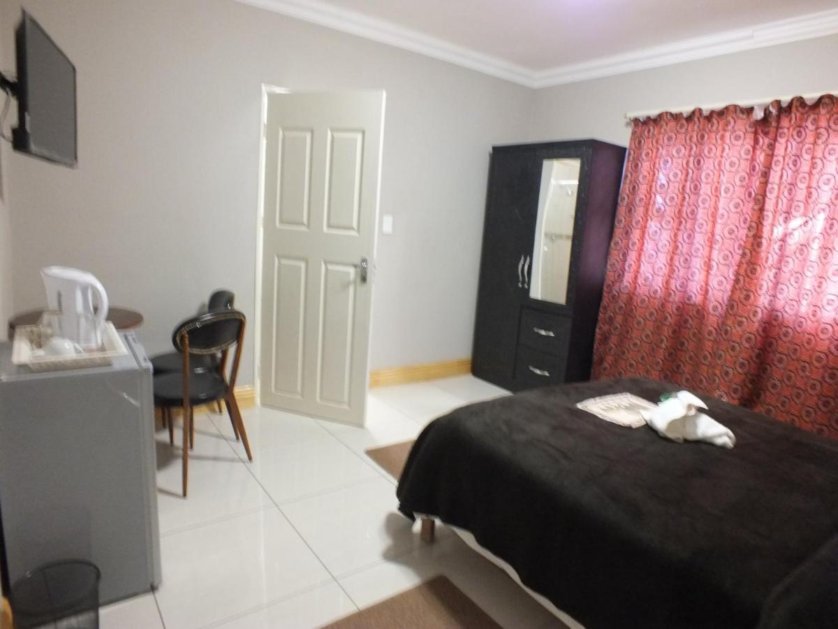 ווינדהוק Royal Castle Guest House מראה חיצוני תמונה