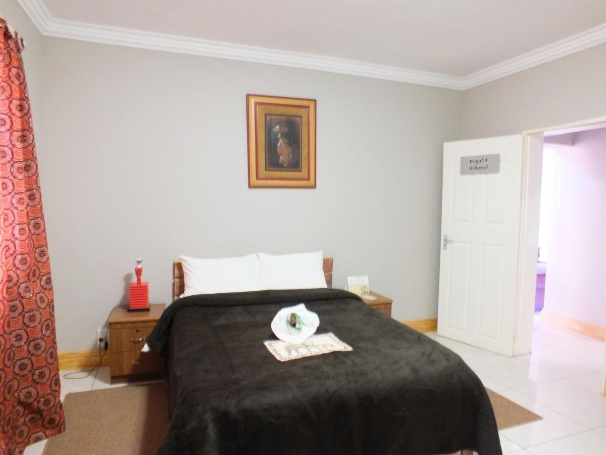 ווינדהוק Royal Castle Guest House מראה חיצוני תמונה