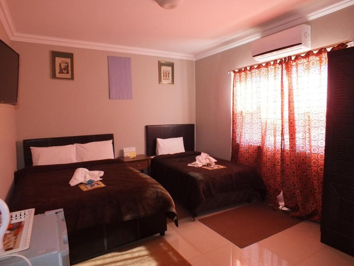ווינדהוק Royal Castle Guest House מראה חיצוני תמונה