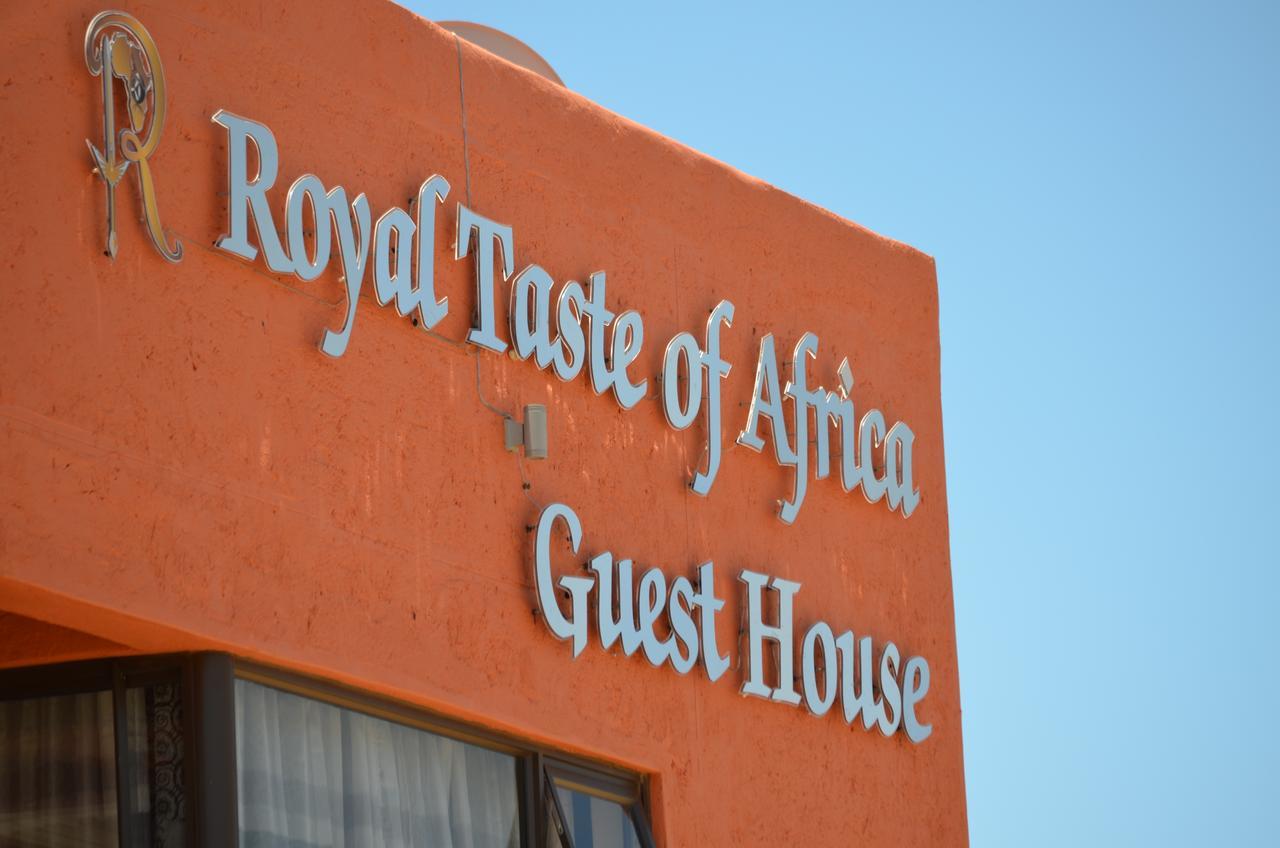 ווינדהוק Royal Castle Guest House מראה חיצוני תמונה