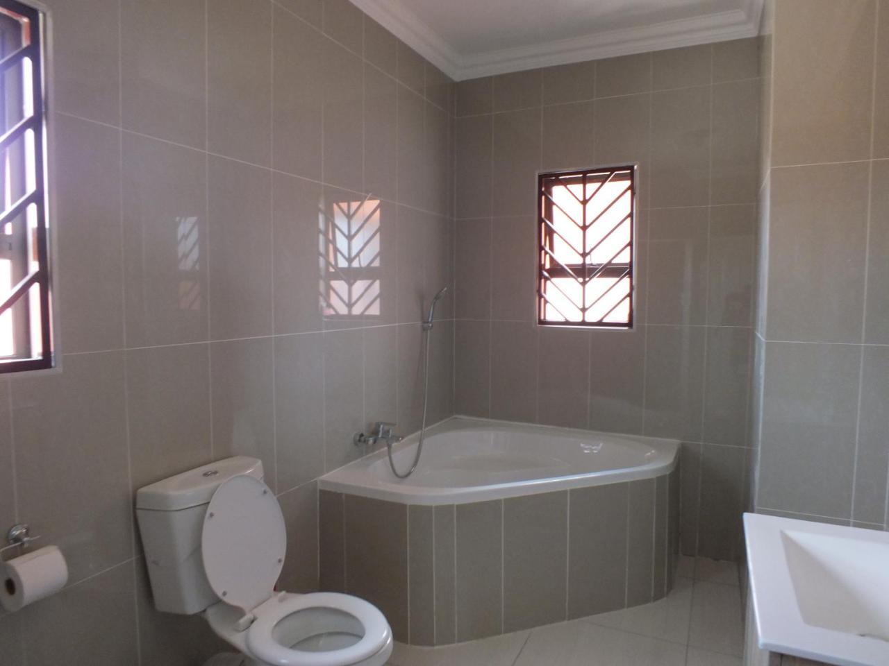 ווינדהוק Royal Castle Guest House מראה חיצוני תמונה
