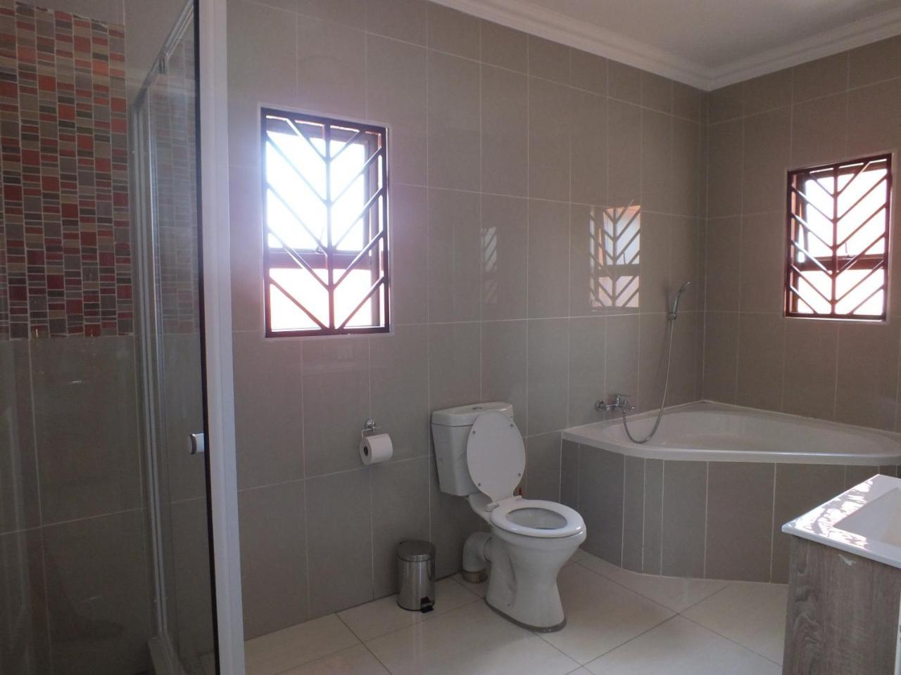 ווינדהוק Royal Castle Guest House מראה חיצוני תמונה