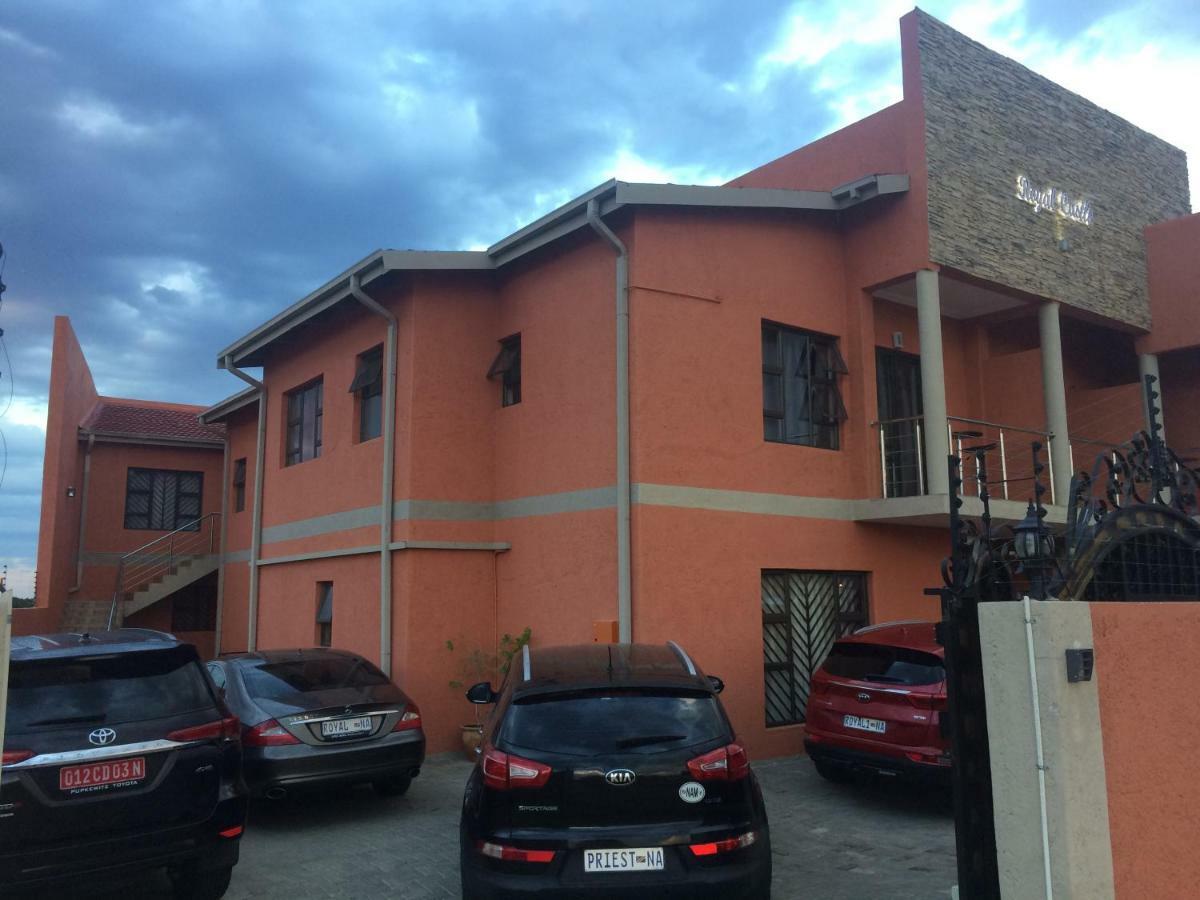 ווינדהוק Royal Castle Guest House מראה חיצוני תמונה